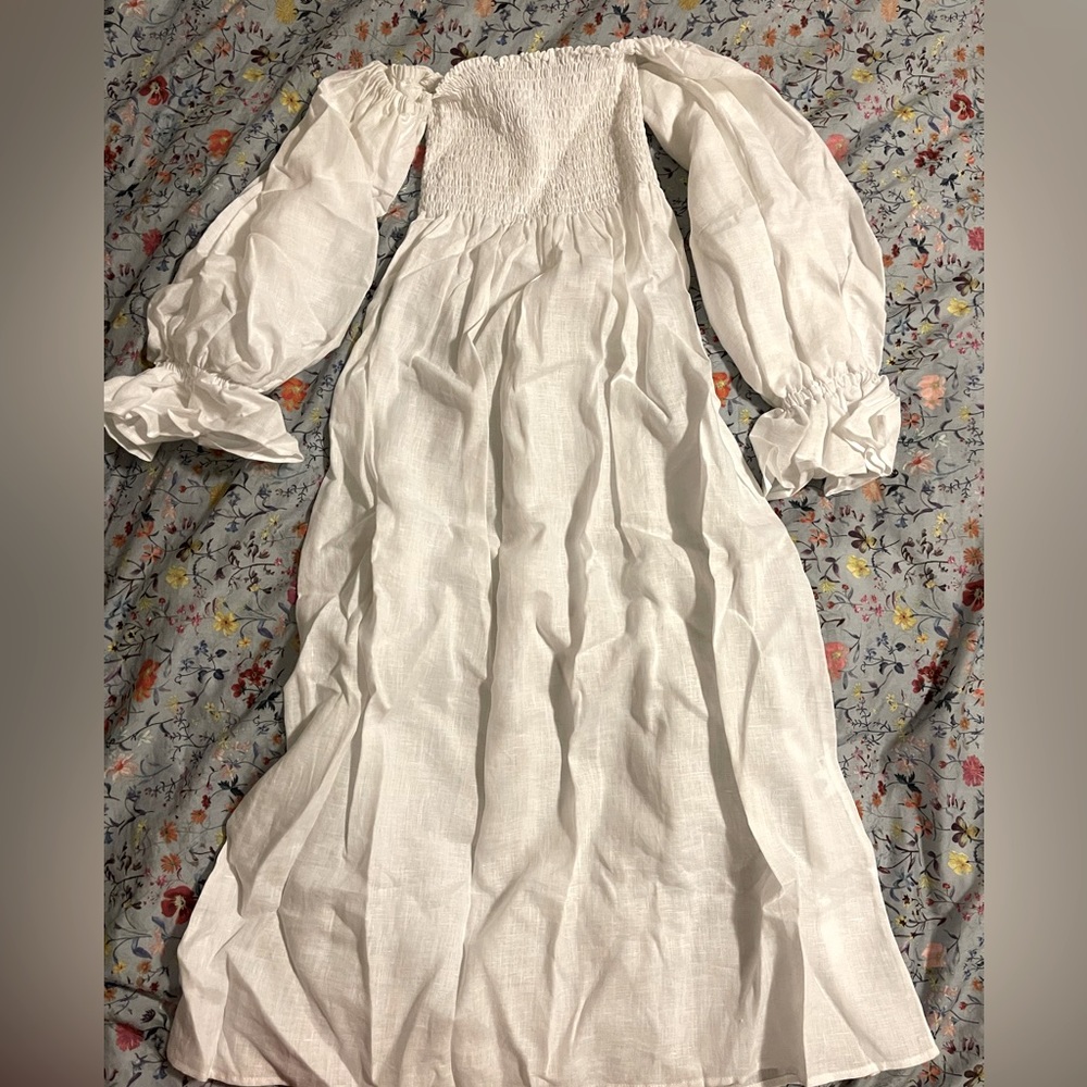 Sleeper Atlanta Smocked Linen Dress with related hair bow in white. Size M.